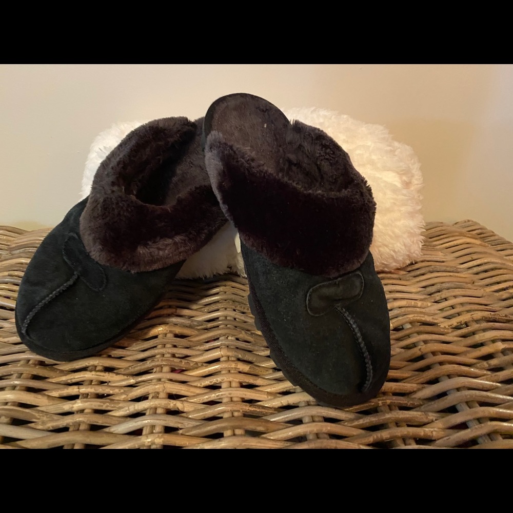 Used black slippers